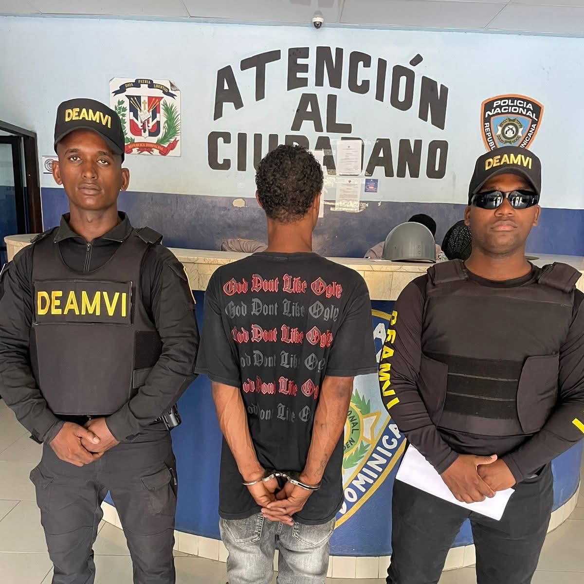 Detienen a hombre por incendiar vivienda de su pareja en San Carlos, La Romana