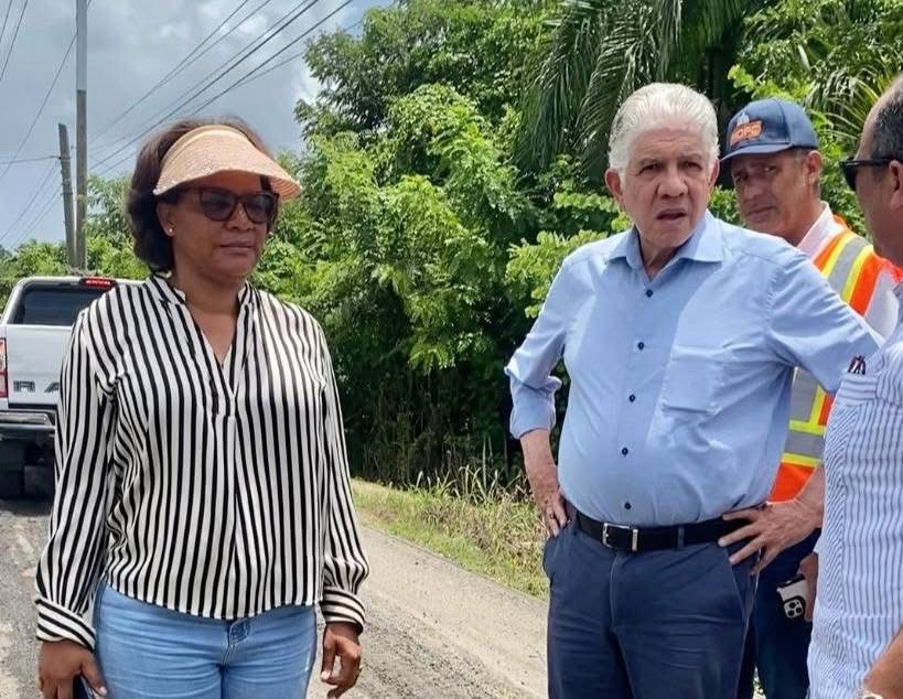 Gobernadora Rafaela Javier acompaña al ministro de Obras Públicas en supervisión de importantes proyectos viales en Monte Plata