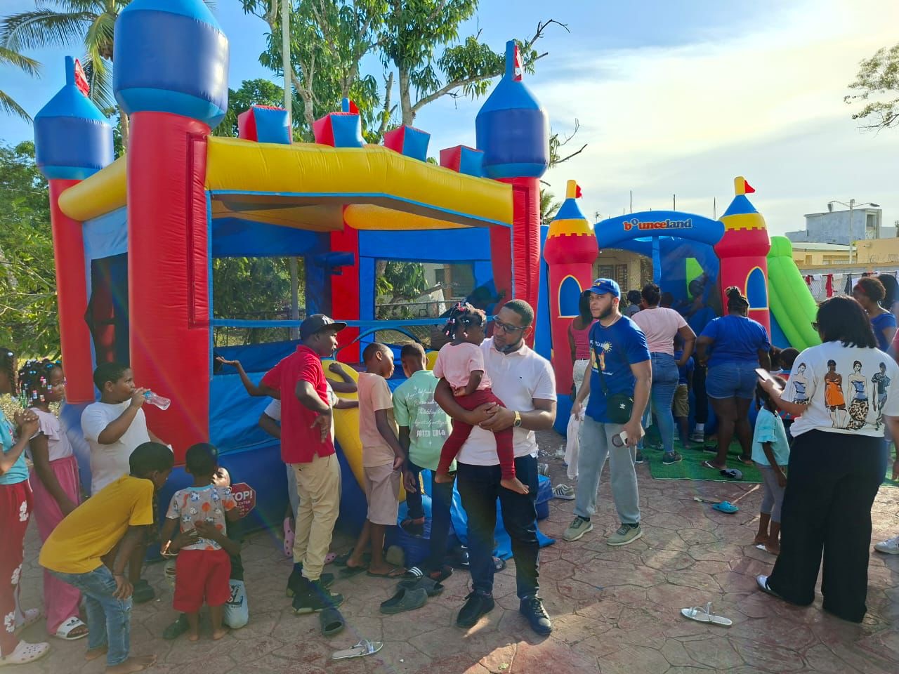 Diputado Jhon Contreras realiza “Tarde Feliz” para niños de Chirino, Monte Plata