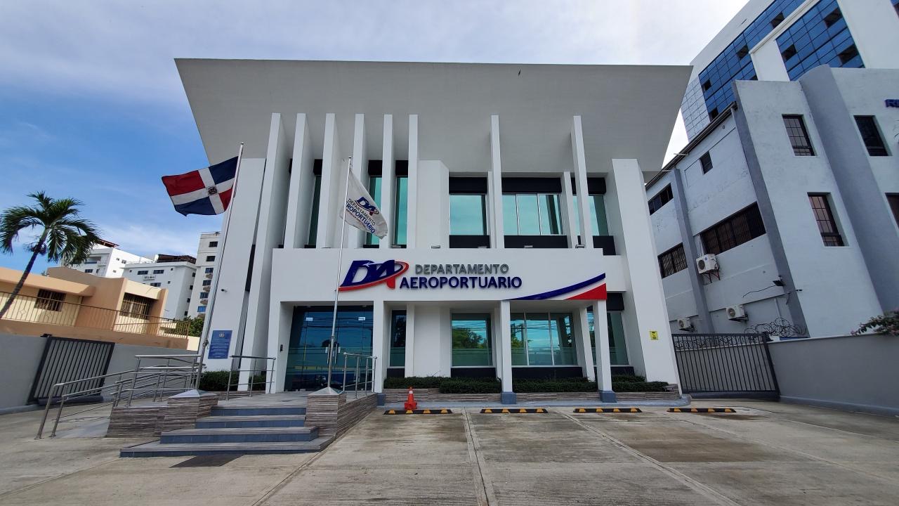 Departamento Aeroportuario dispone investigación sobre falla eléctrica en el AILA