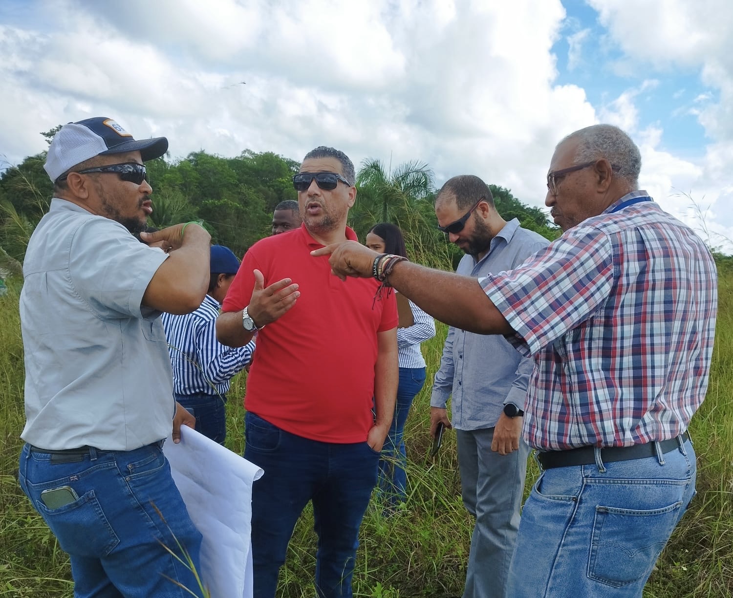 INAPA y Medio Ambiente evalúan área para reiniciar trabajos del acueducto de Tarana en Sabana Grande de Boyá