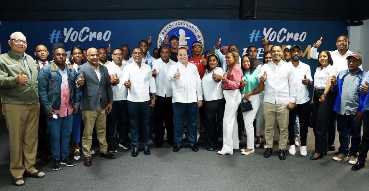 PRM juramenta a ex presidente del PLD y su equipo en Los Botados