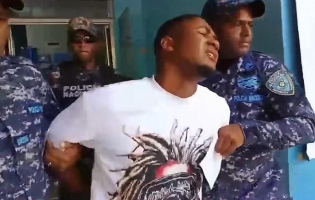 Policía detiene a presunto autor de feminicidio y a su acompañante en Neiba