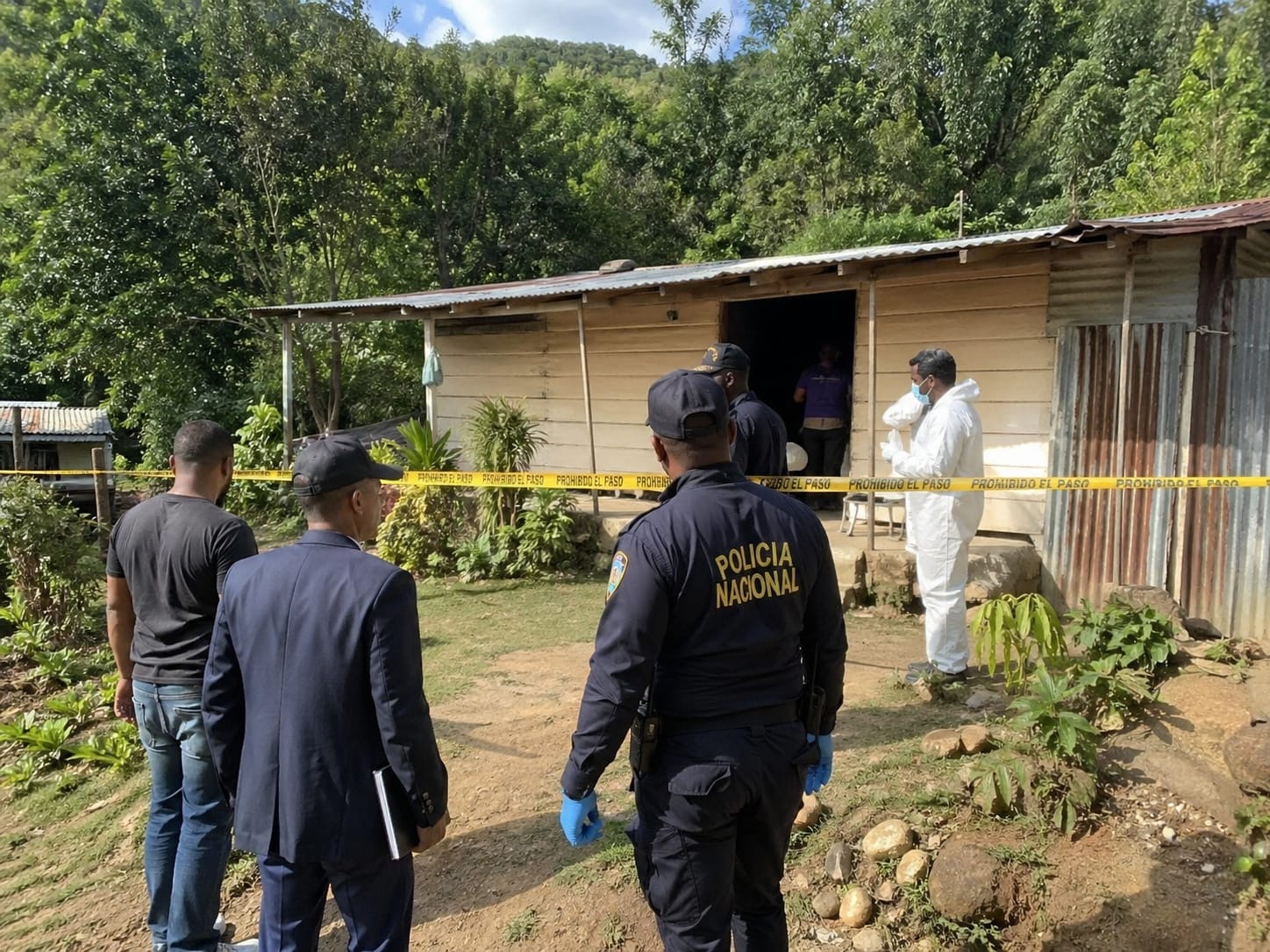 Hallan mujer muerta con herida en el cuello; expareja es señalada como responsable del crimen 