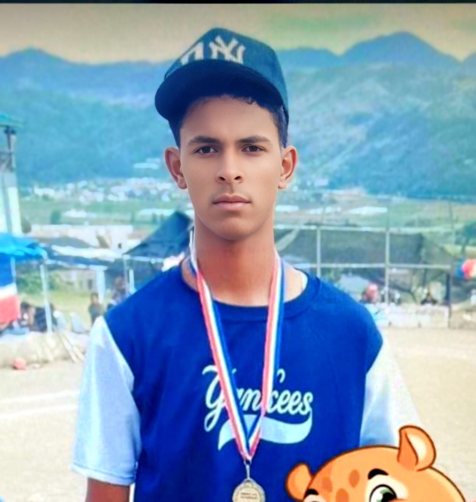 Adolescente de 16 años fallece mientras practicaba béisbol en un play Constanza