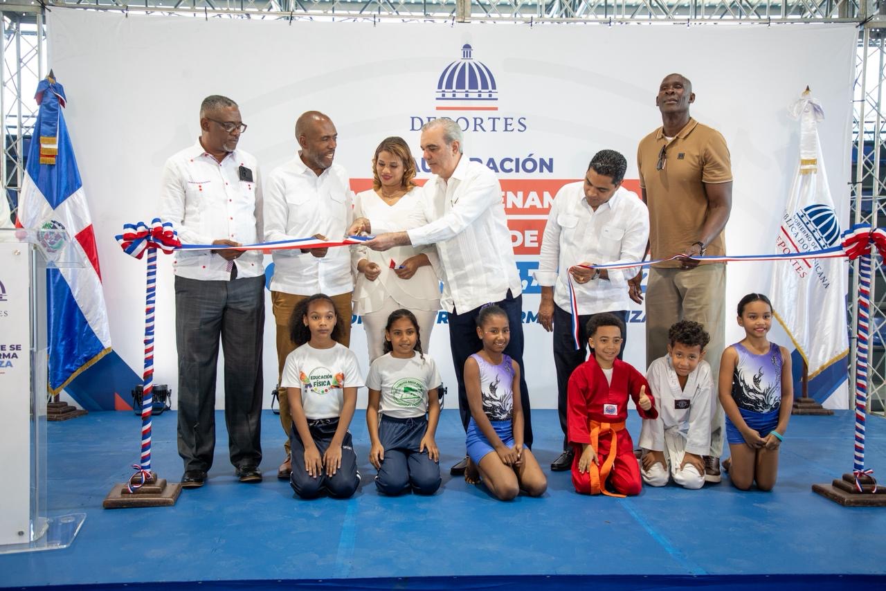 Presidente Abinader inaugura pabellones deportivos para fortalecer el deporte en La Romana