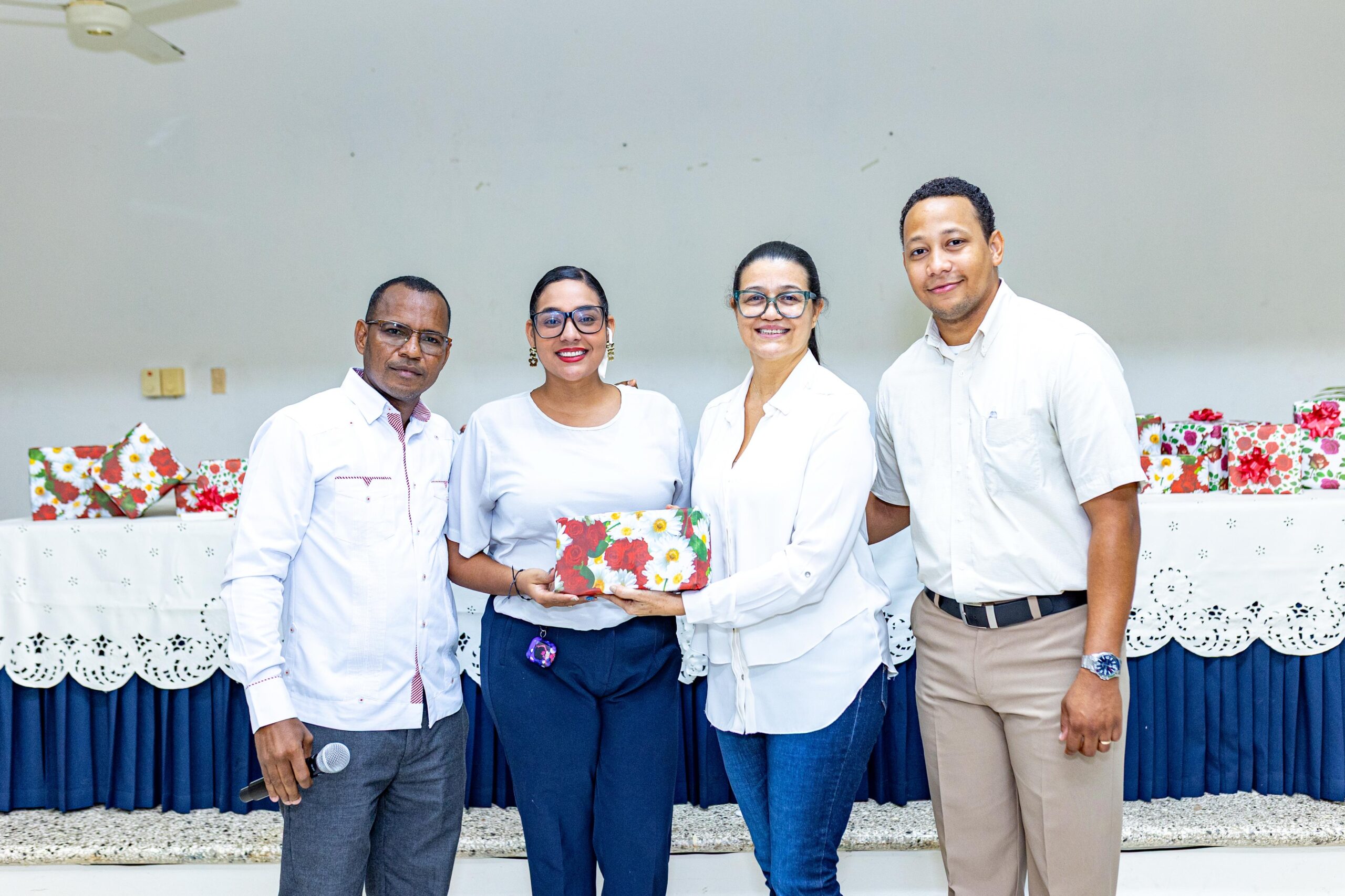 UASD-SFM y ASODEMU agasajan a las madres en emotiva celebración