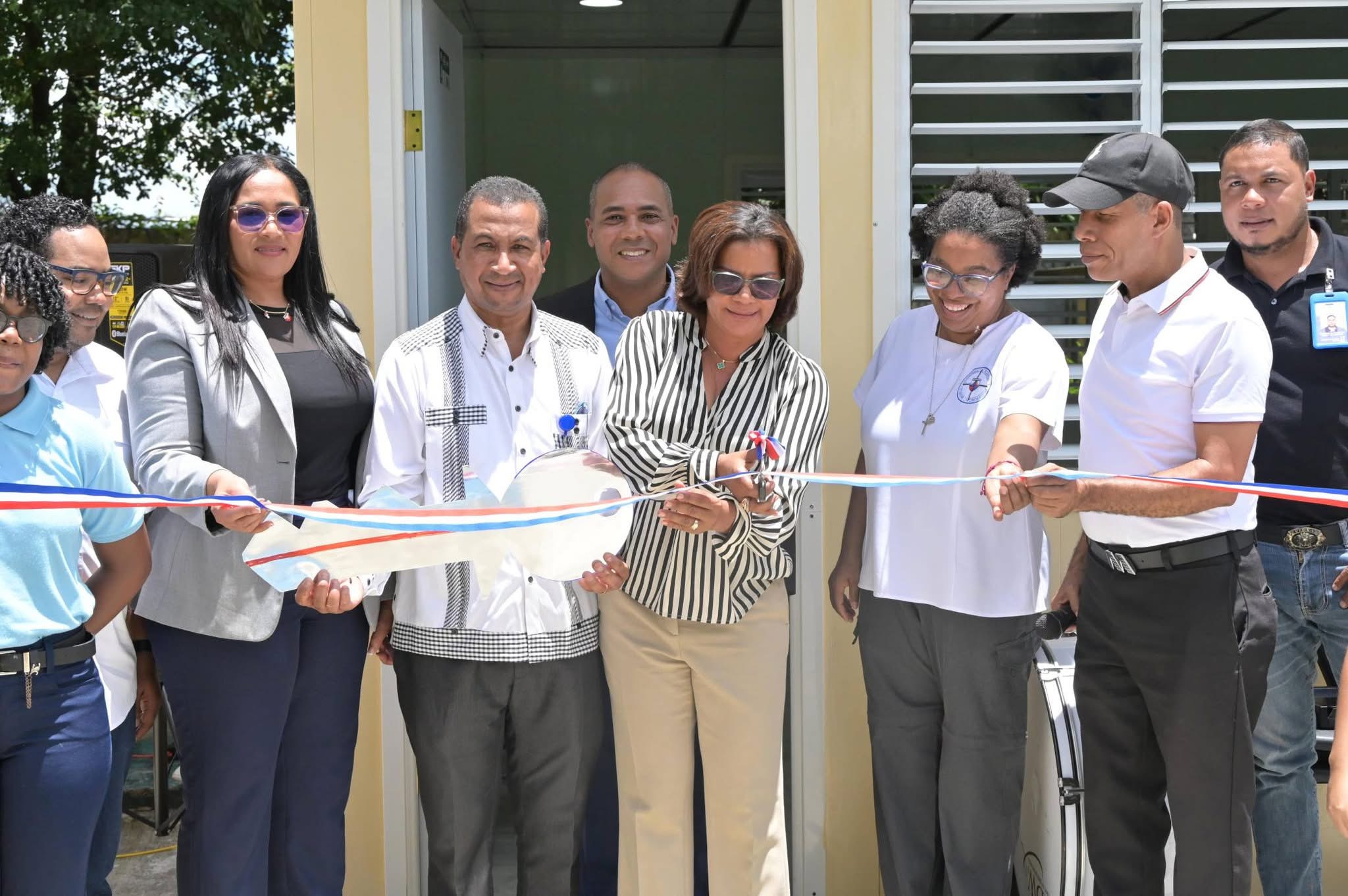 Infraestructura Escolar entrega dos aulas de artes en el Liceo Madre Ascensión Nicol en Monte Plata