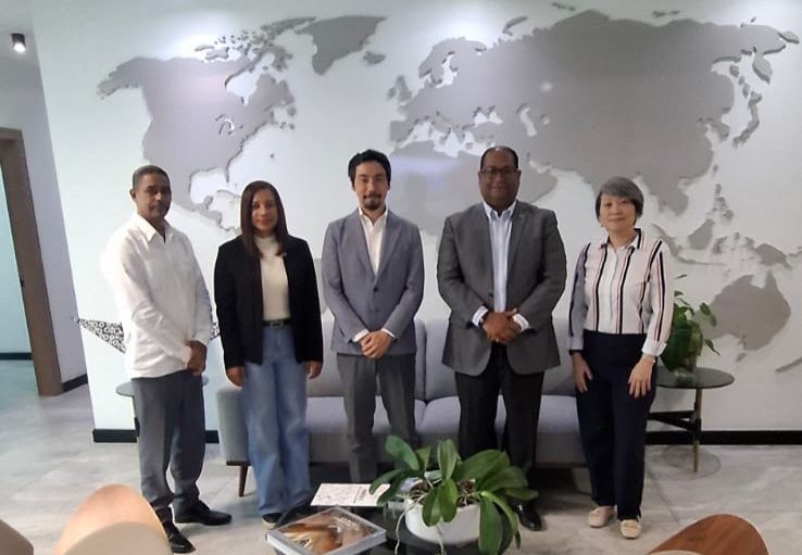 Alcalde Marcos Tavarez se reúne con representantes de la JICA para gestionar proyectos de desarrollo en Sabana Grande de Boyá