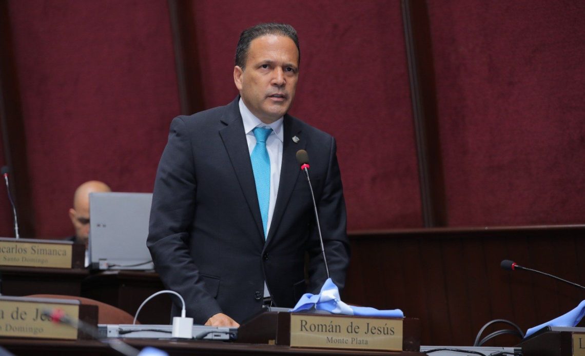 Diputado Román de Jesús rechaza propuesta de descuento salarial a los maestros que participen en lucha de la ADP