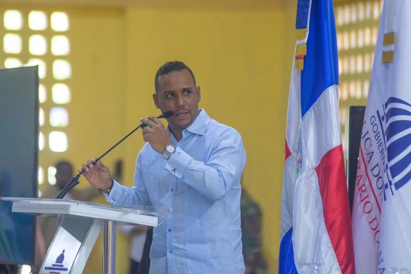 Alcalde Héctor Figari valora jornada de titulación en Monte Plata y llama a la corresponsabilidad ciudadana
