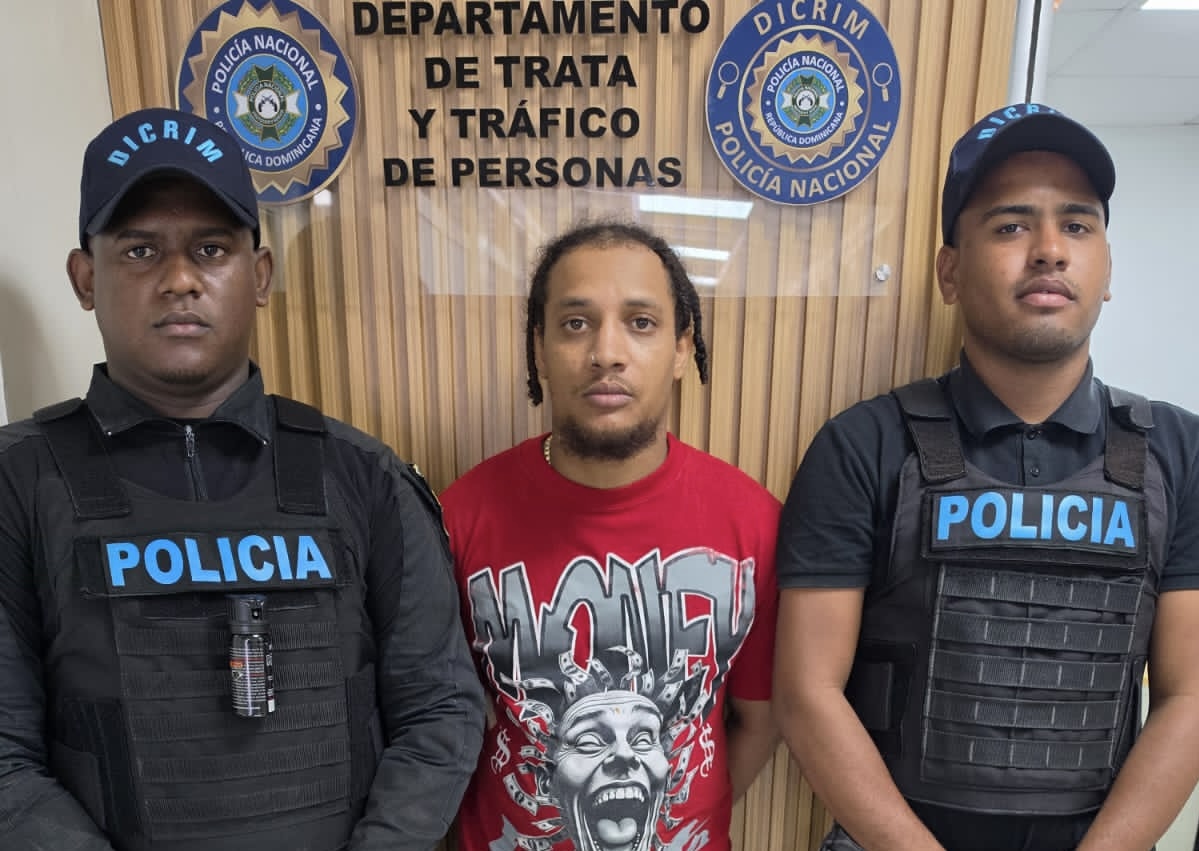 Policía Nacional arresta a hombre por presunta captación y manipulación de adolescente en Los Alcarrizos