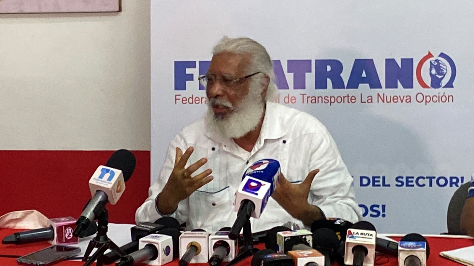 Fenatrano dice no puede postergar más aumento de pasajes en el Gran Santo Domingo
