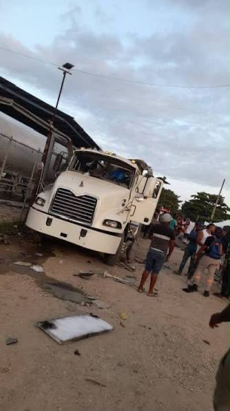 Explosión de camión tanquero en Haina deja dos muertos y un herido de gravedad