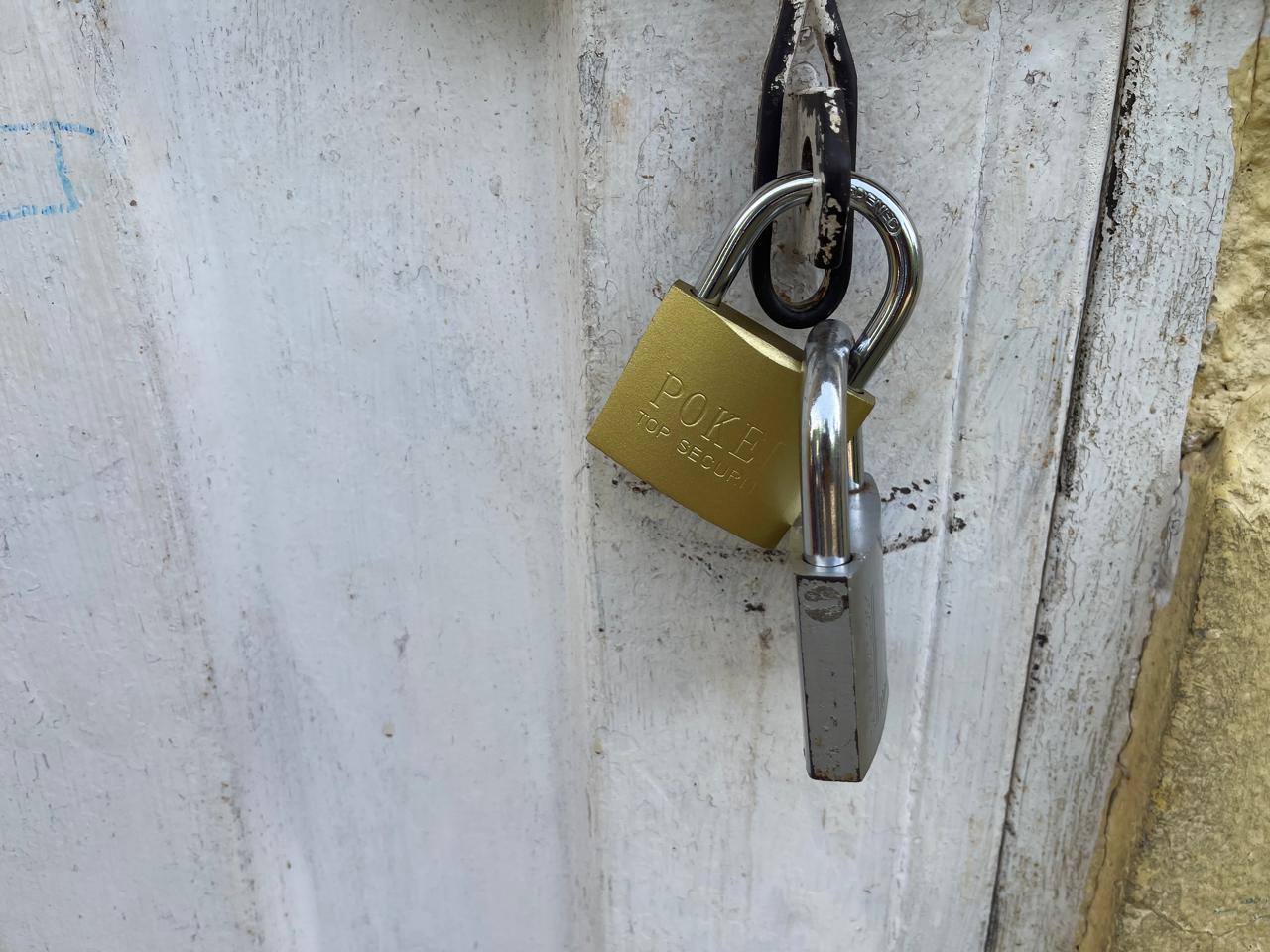 Exigen cambio de directora y cierran escuela en El Placer de Yamasá