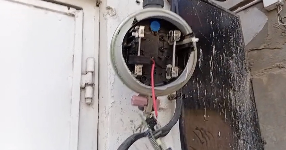 Rompen decenas de contadores eléctricos en inicio de paro por 48 horas en Navarrete