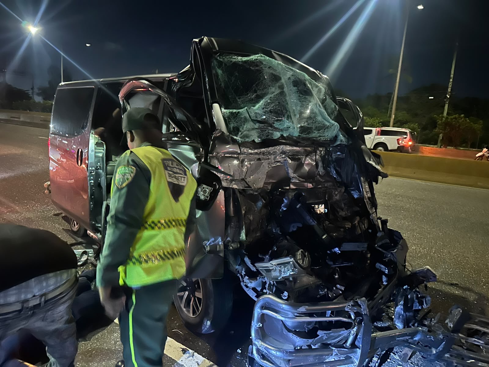 Accidente de tránsito deja cuatro personas lesionadas en la Autopista Las Américas