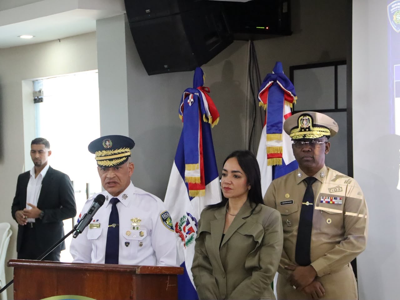 Director general de la Policía advierte que delincuentes no impondrán su voluntad y exhorta a prófugos a entregarse