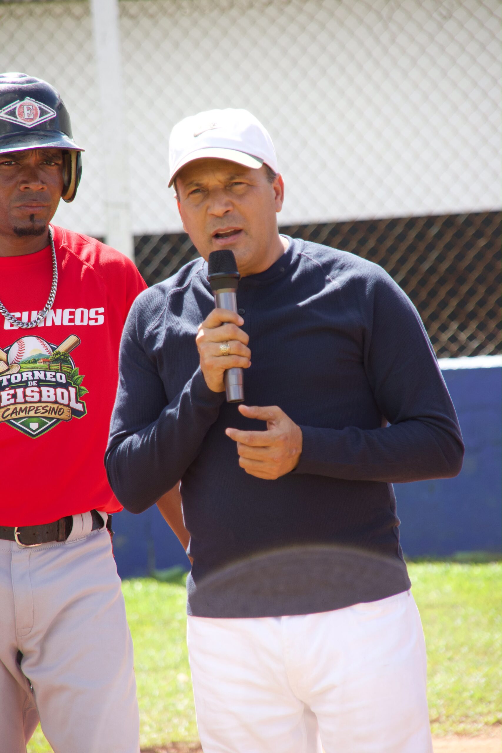 Román de Jesús recorre diferentes estadios de Monte Plata para supervisar los Juegos Campesinos de Béisbol 2026
