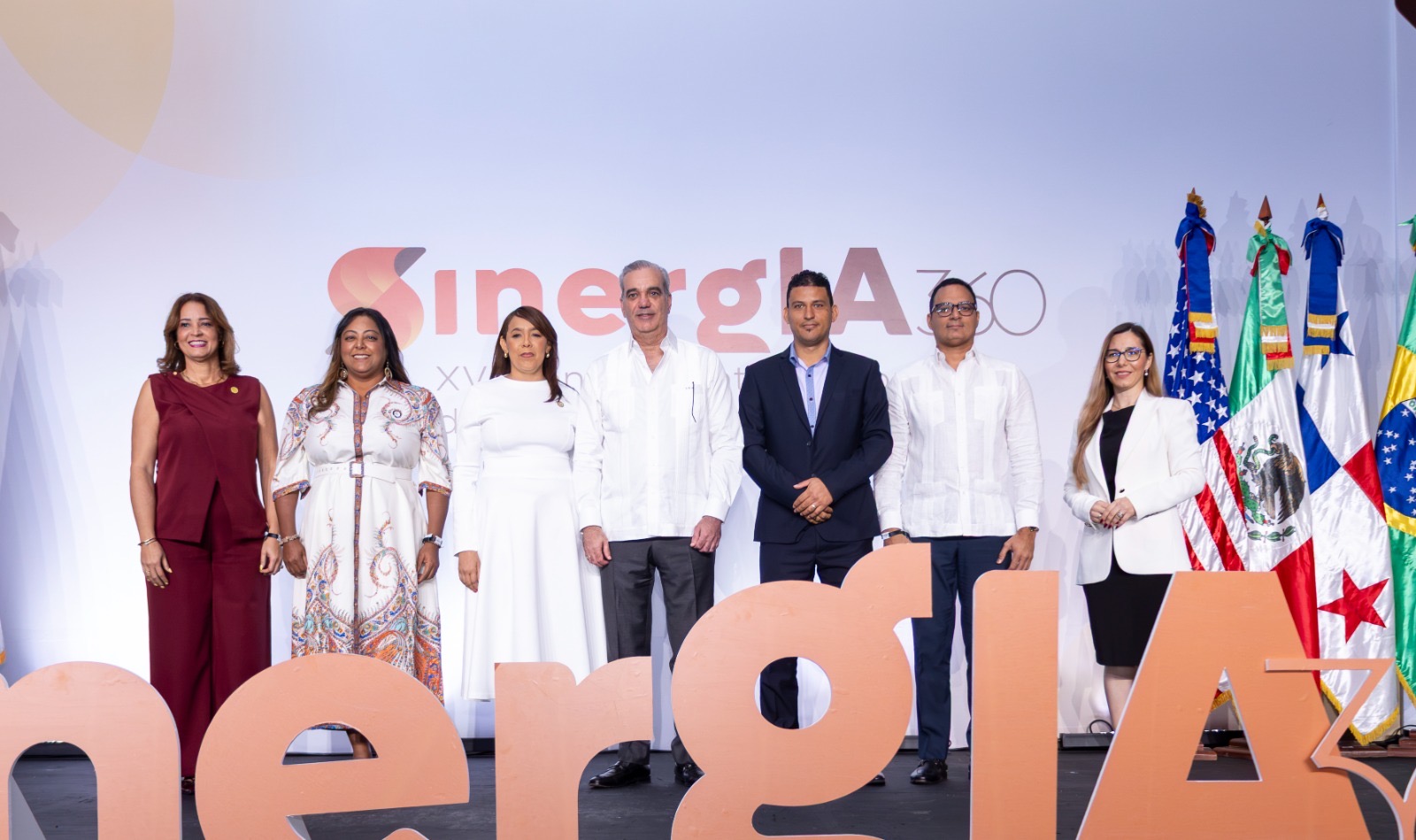 Abinader inaugura congreso SinergIA 360 y convoca al PMI República Dominicana a construir el marco normativo para los proyectos del Estado